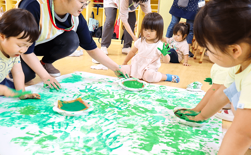 おむつ交換・おやつ・クラス活動
